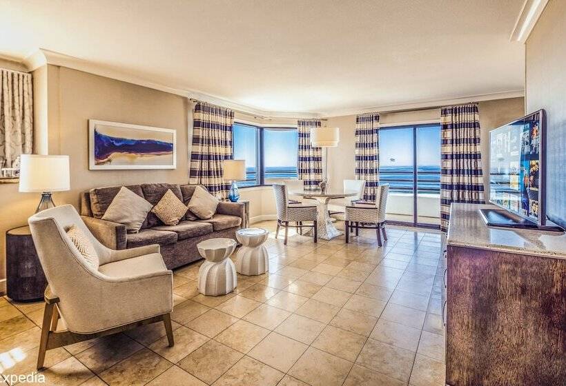 바다 전망 스위트, The Waterfront Beach Resort, A Hilton
