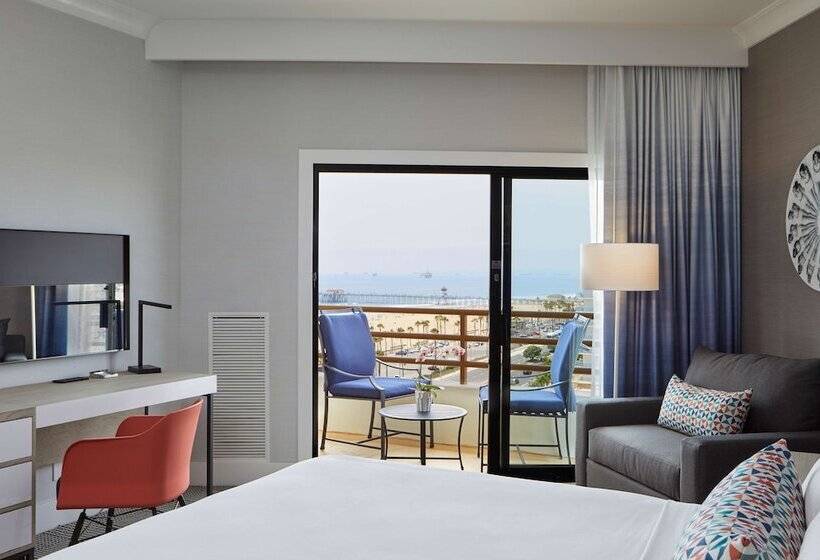 스탠다드 룸 더블 침대 2개, The Waterfront Beach Resort, A Hilton