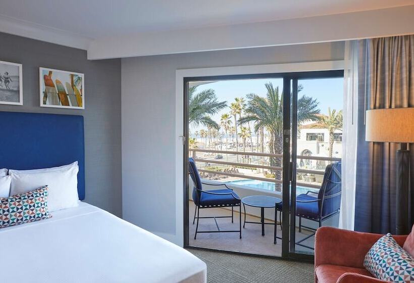 스탠다드 룸 더블 침대 2개, The Waterfront Beach Resort, A Hilton