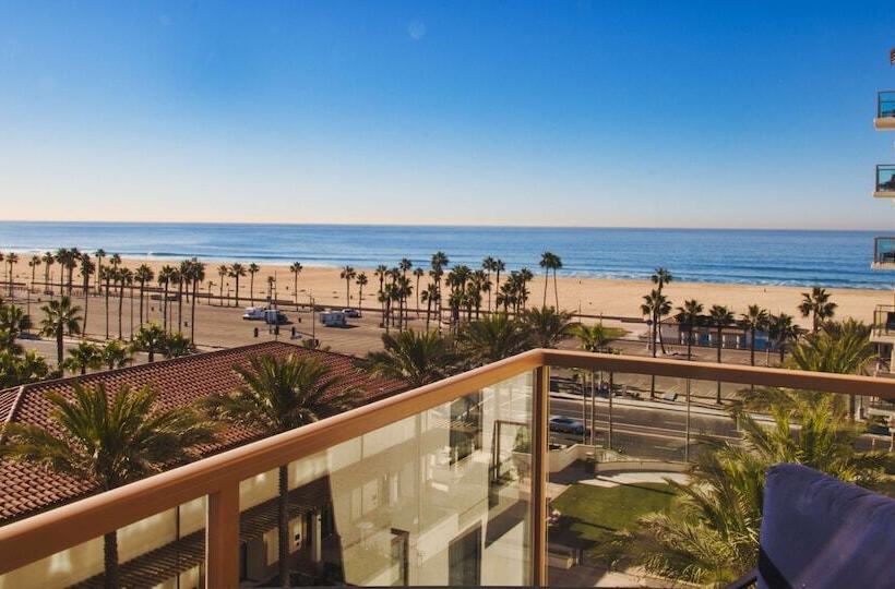 스탠다드 스튜디오 더블 침대, The Waterfront Beach Resort, A Hilton