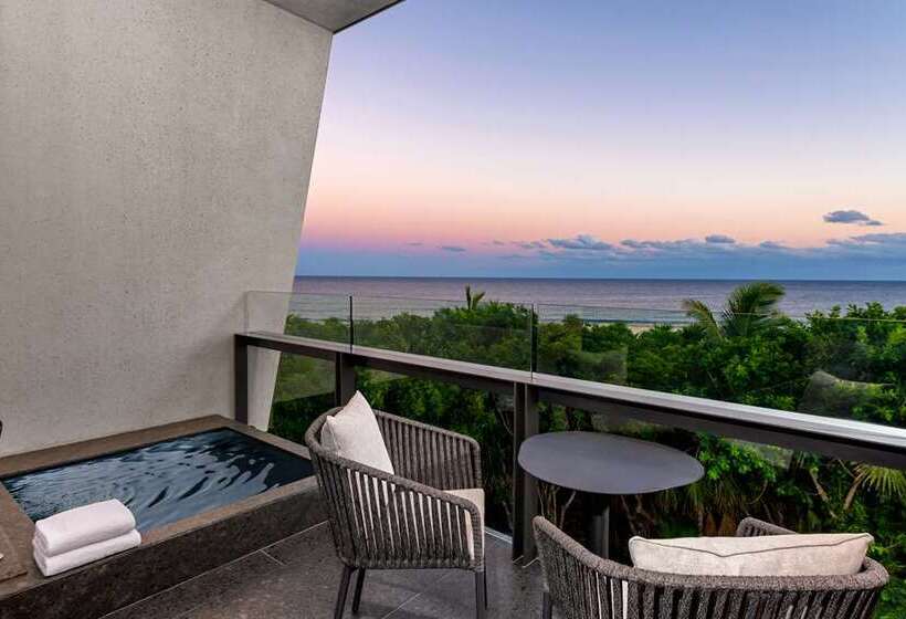 스탠다드 룸 바다 전망, The Waterfront Beach Resort, A Hilton