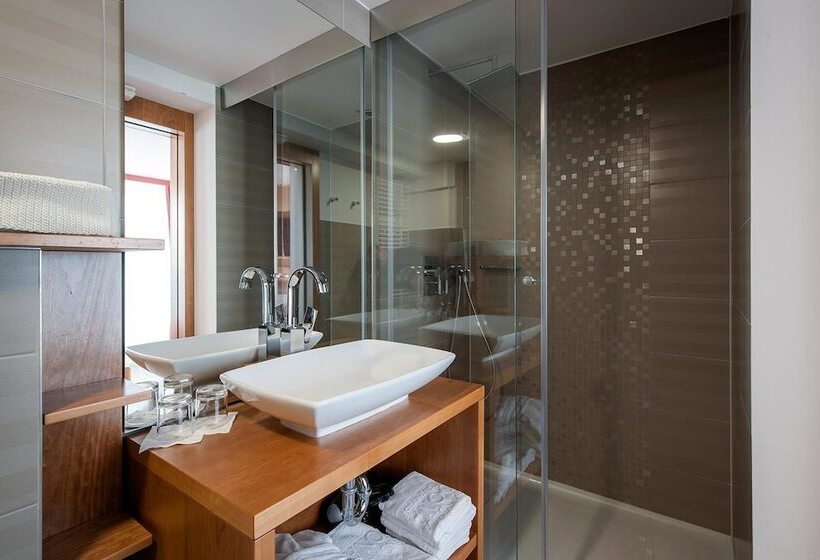 اتاق استاندارد با چشم‌انداز, Grand Hotel Donat Superior & Wellness Center
