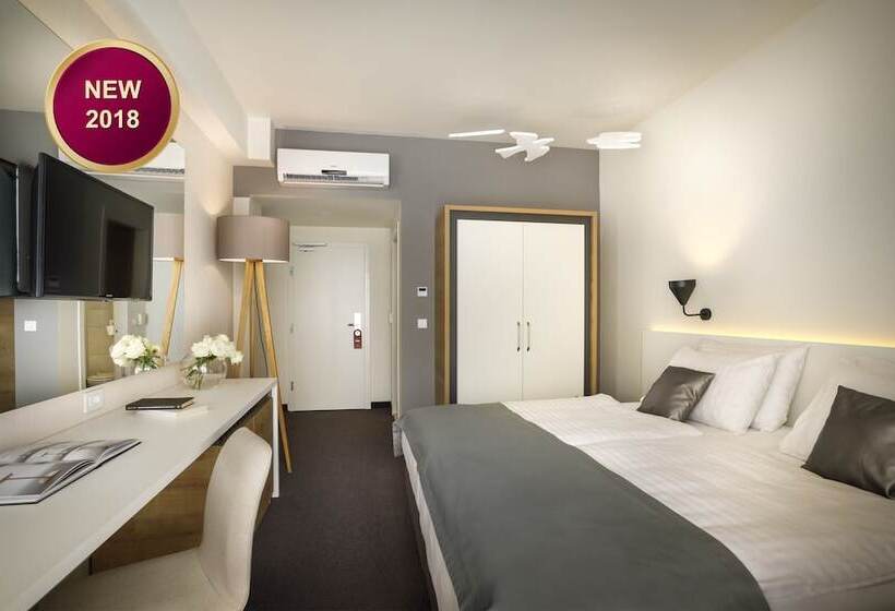 اتاق سوپریور با چشم‌انداز دریا و بالکن, Remisens Hotel Albatros All Inclusive