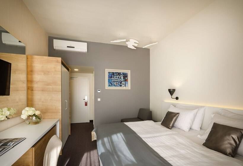 اتاق پرمیوم با چشم‌انداز دریا, Remisens Hotel Albatros All Inclusive