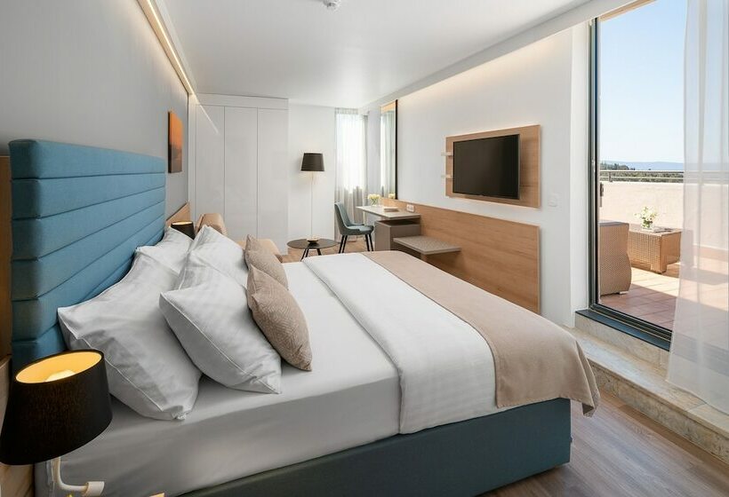 اتاق سوپریور با چشم‌انداز دریا, Valamar Meteor