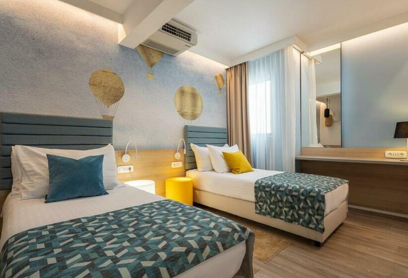 Suite Junior Vista Mar Lateral, Valamar Meteor