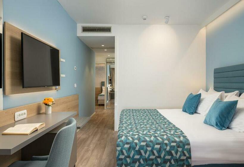 Suite Junior Vista Mar Lateral, Valamar Meteor