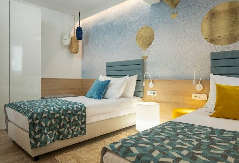 Suite Junior Vista Mar Lateral, Valamar Meteor