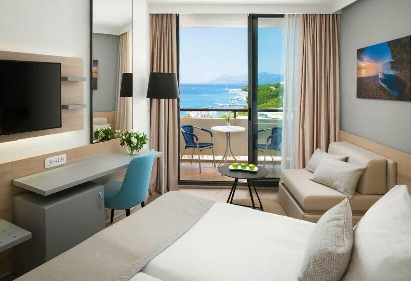 اتاق سوپریور با چشم‌انداز جانبی دریا, Valamar Meteor