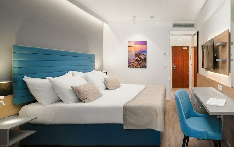 اتاق سوپریور با چشم‌انداز جانبی دریا, Valamar Meteor