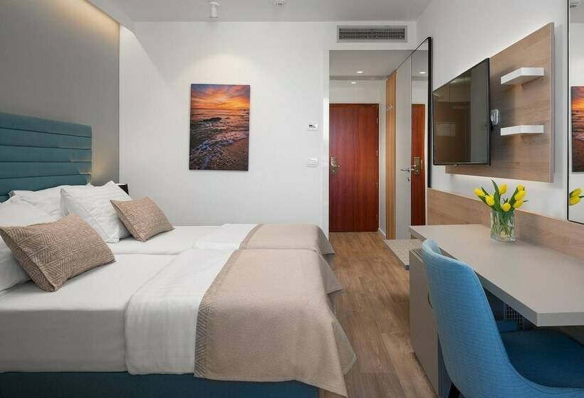 اتاق خانوادگی, Valamar Meteor