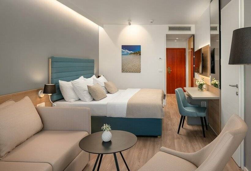 Семейный Номер Боковой Вид на Море, Valamar Meteor