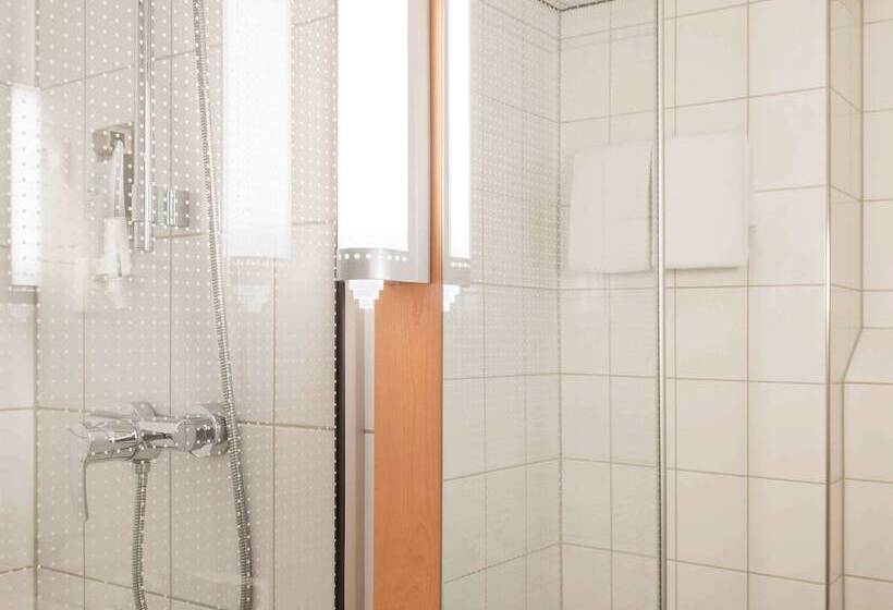 Standard Room, Ibis Schiphol Amsterdam Airport