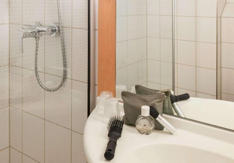 Standard Room, Ibis Schiphol Amsterdam Airport