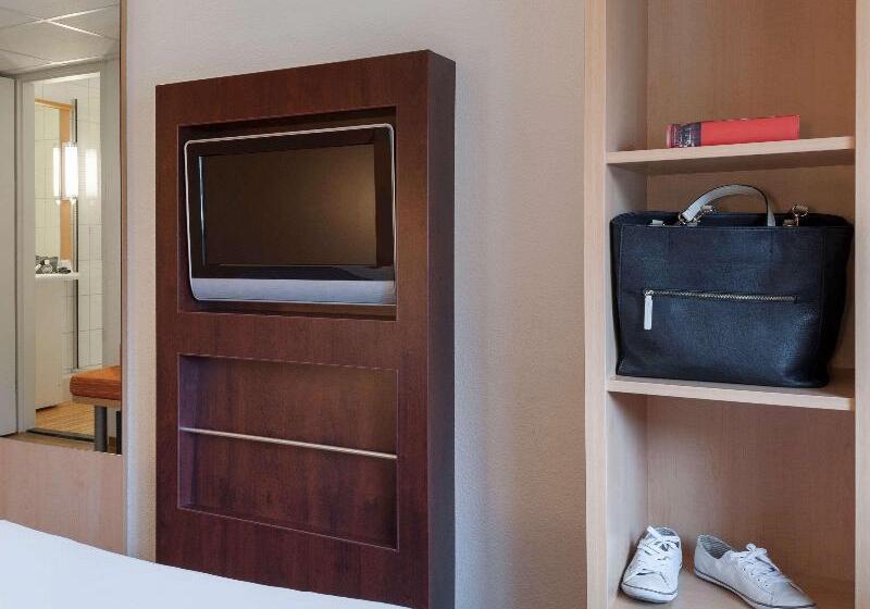 Standard Room, Ibis Schiphol Amsterdam Airport
