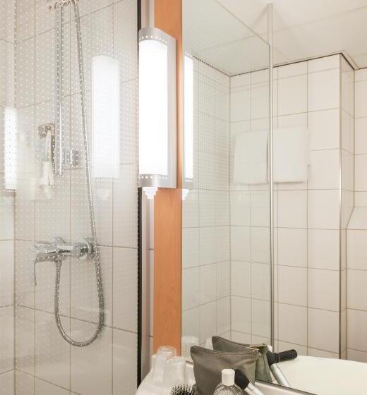 Standard Room, Ibis Schiphol Amsterdam Airport