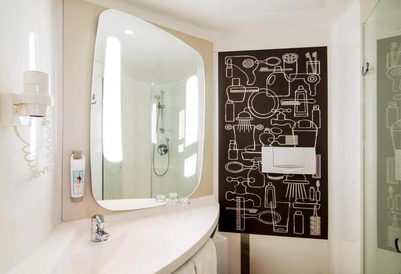 Superior Room, Ibis Schiphol Amsterdam Airport