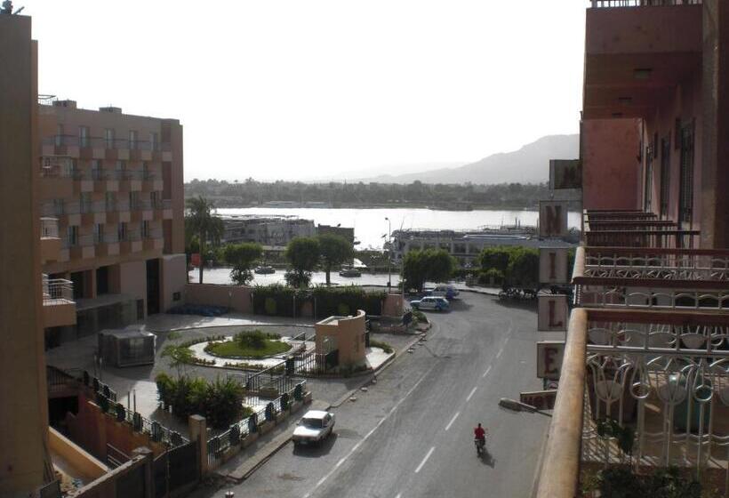 اتاق سوپریور با چشم‌انداز, Philippe Luxor