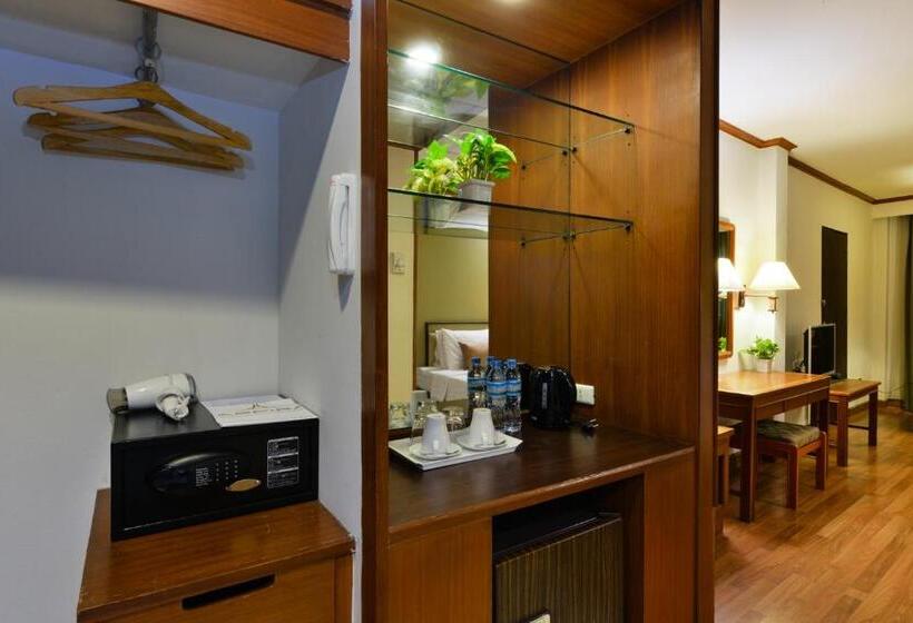 اتاق لوکس با تخت بزرگ, Arawana Regency Park Sukhumvit