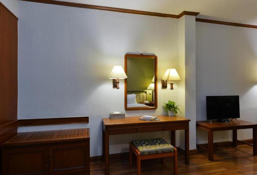 اتاق استاندارد سه نفره, Arawana Regency Park Sukhumvit