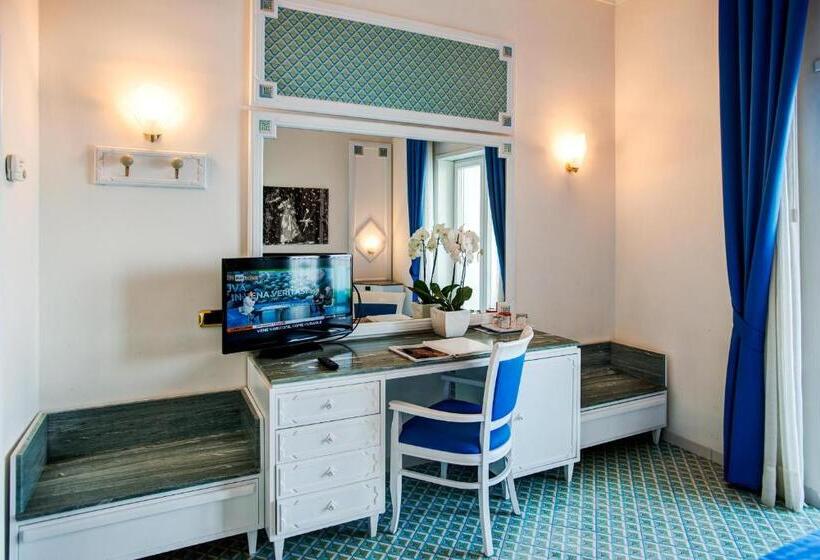 Номер Deluxe Вид на Море, Grand Hotel Riviera