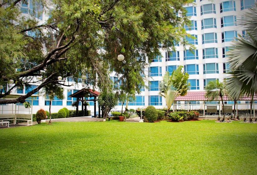Номер Deluxe, Millennium Hotel Sirih Jakarta