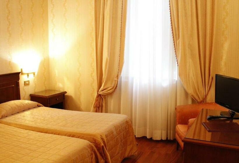 اتاق استاندارد سه نفره, Torino