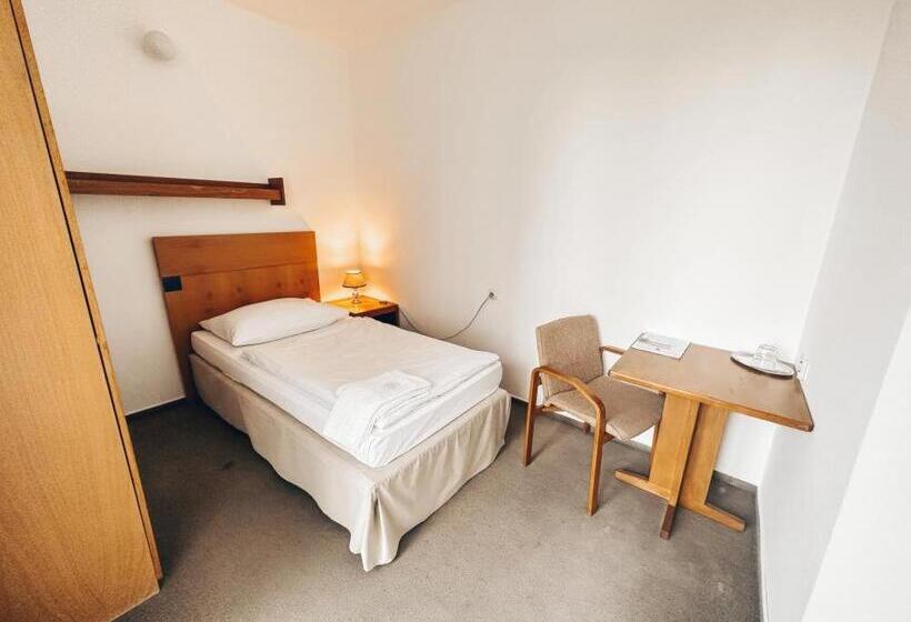 Quarto Estandar Individual com Sacada, Medlov