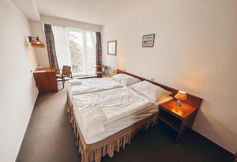 Quarto Triplo Estandar com Sacada, Medlov
