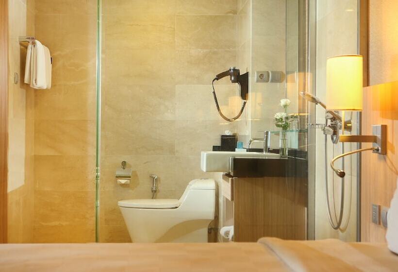 اتاق سوپریور با چشم‌انداز باغ, Grand Tropic Suites Hotel Surabaya