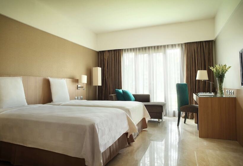 اتاق سوپریور با چشم‌انداز استخر, Grand Tropic Suites Hotel Surabaya