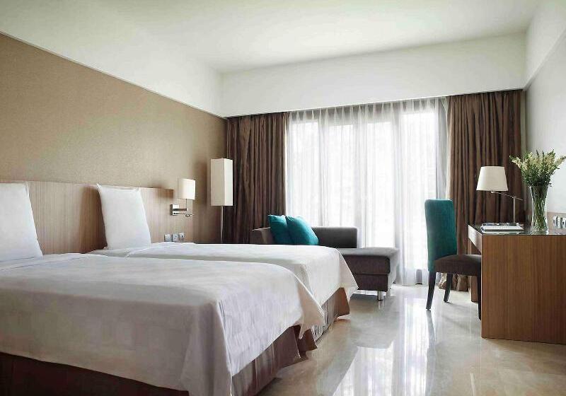 اتاق سوپریور با چشم‌انداز باغ, Grand Tropic Suites Hotel Surabaya