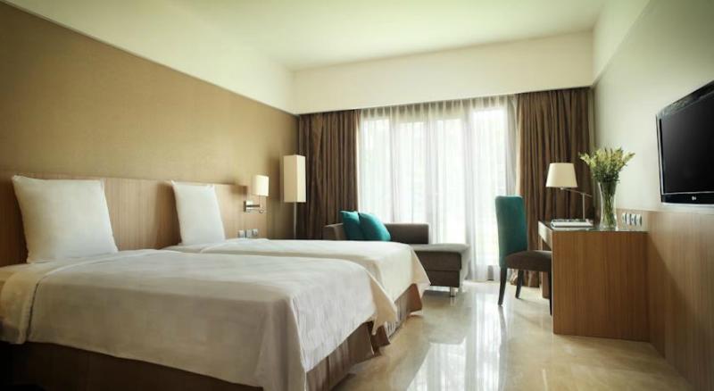 اتاق سوپریور با چشم‌انداز استخر, Grand Tropic Suites Hotel Surabaya