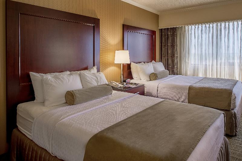 Номер Superior, Crowne Plaza Hotel St. Louis Airport, An Ihg