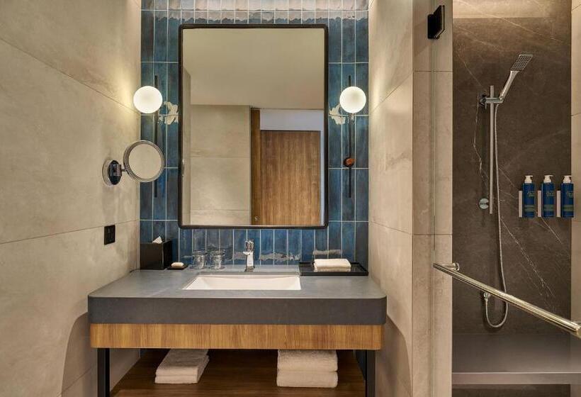 اتاق دلوکس با تخت کینگ و چشم‌انداز, Renaissance Kuala Lumpur Hotel & Convention Centre