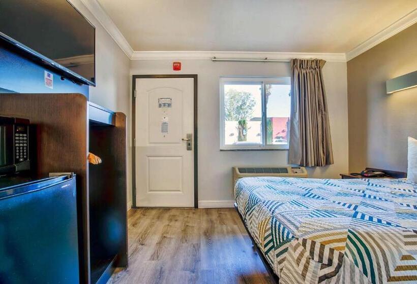 장애인을 위한 킹사이즈 침대 스탠다드 룸, Motel 6 Menifee, Ca