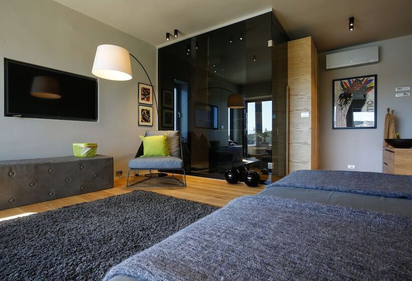Люкс Deluxe Вид на Море, Boutique Hotel Valsabbion