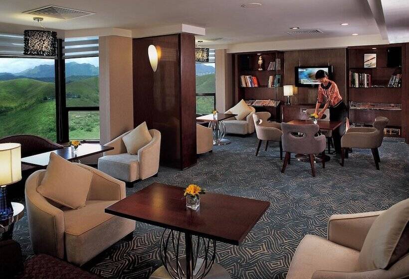 Номер Клуб, Shangri La Shenzhen   Nearby Luohu Border, Outdoor Swimming Pool