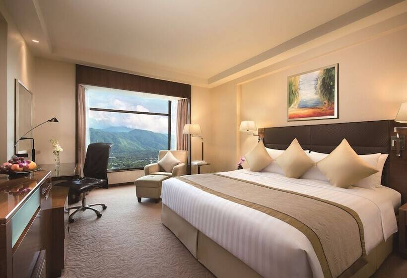 Номер Superior, Shangri La Shenzhen   Nearby Luohu Border, Outdoor Swimming Pool