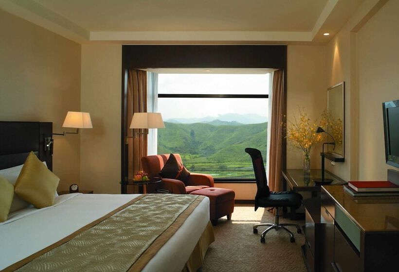Номер Superior, Shangri La Shenzhen   Nearby Luohu Border, Outdoor Swimming Pool