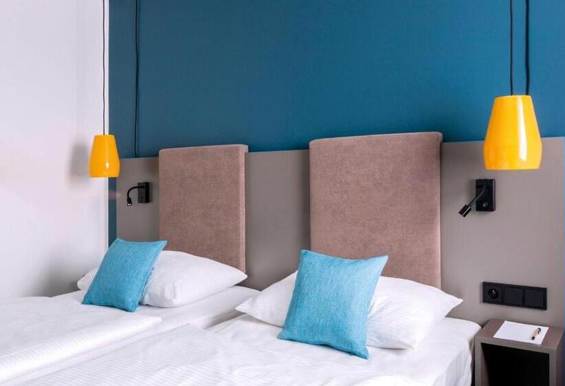Номер Стандарт с Гостиной, Vienna House Easy By Wyndham Cracow