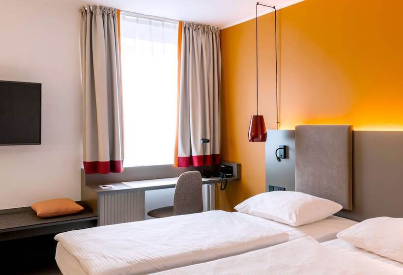 Номер Стандарт с Гостиной, Vienna House Easy By Wyndham Cracow