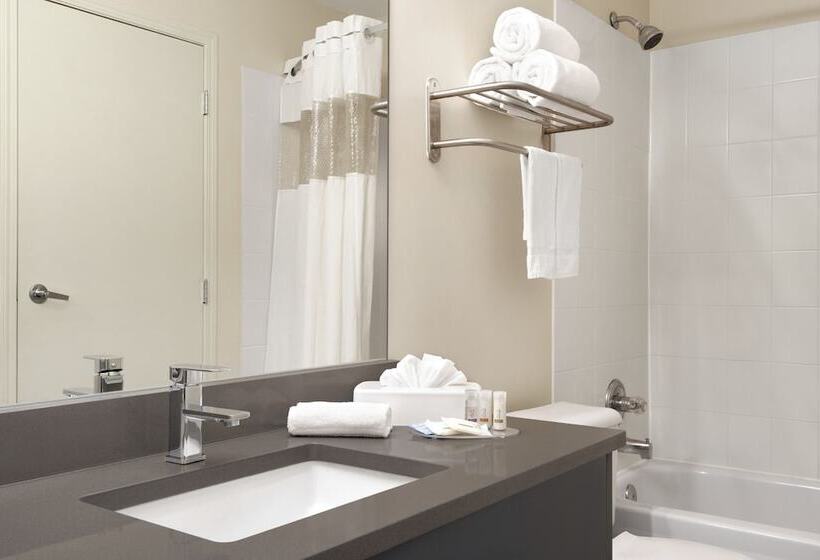 スイート, Days Inn By Wyndham Kelowna