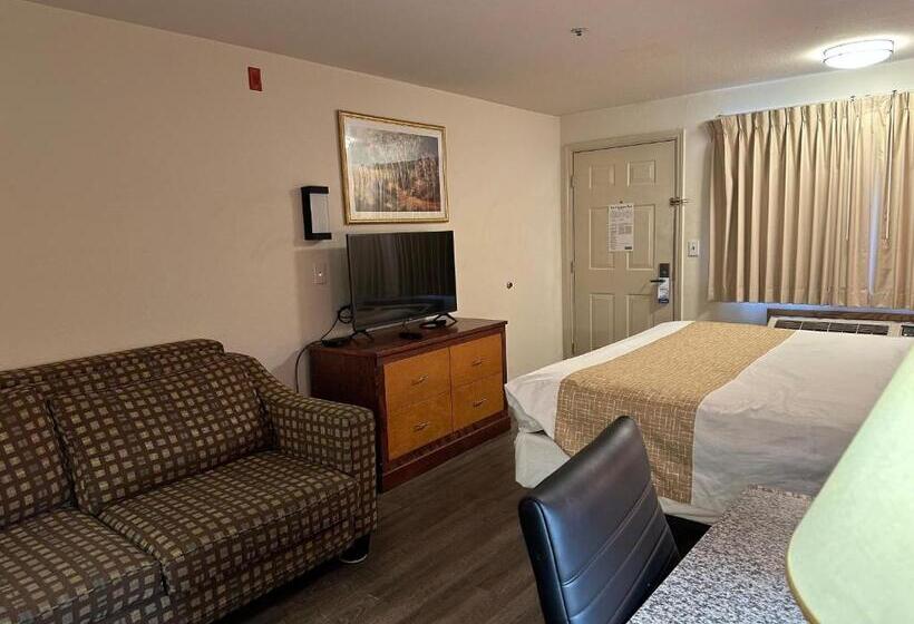 Люкс, Econo Lodge Edmonds North Seattle