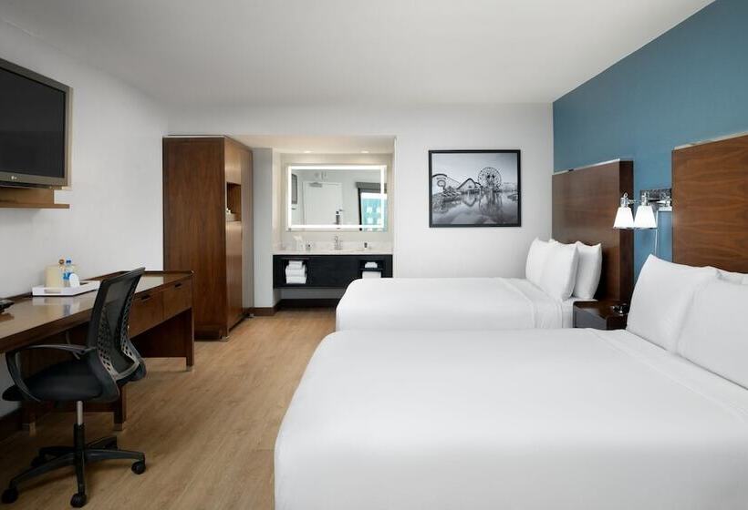 带2个双人床的标准工作室, Four Points By Sheraton Anaheim