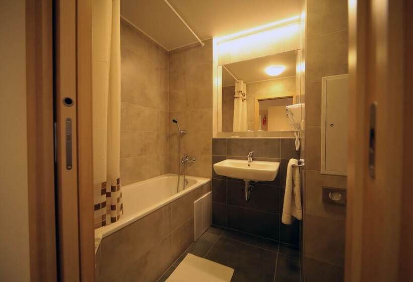 Superior Triple Room, Krystal