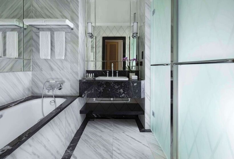 Номер Deluxe, Baltschug Kempinski Moscow