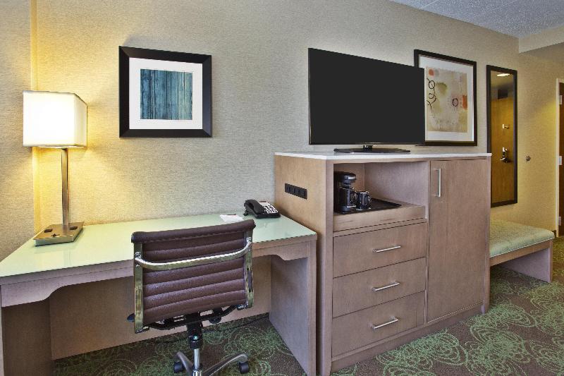 Номер Deluxe Кровать Кинг, Crowne Plaza Lansing, An Ihg