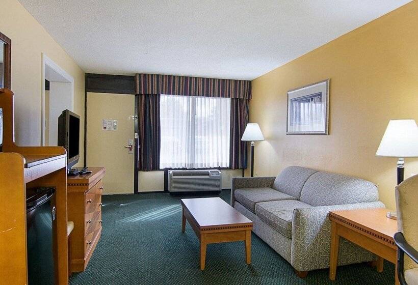 Люкс, Days Inn & Suites By Wyndham Colonial
