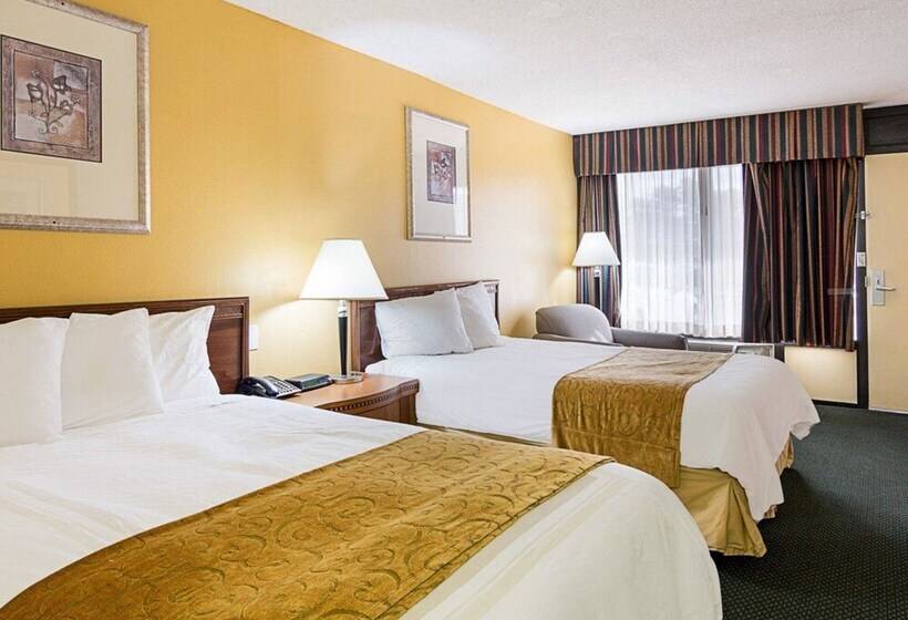 Номер Deluxe, Days Inn & Suites By Wyndham Colonial